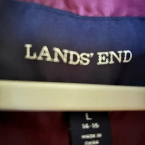 LAND’S END DOWN PUFFER VEST - Picture 4 of 4